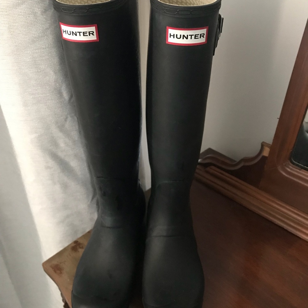 Pair of black Hunter boots-Matted